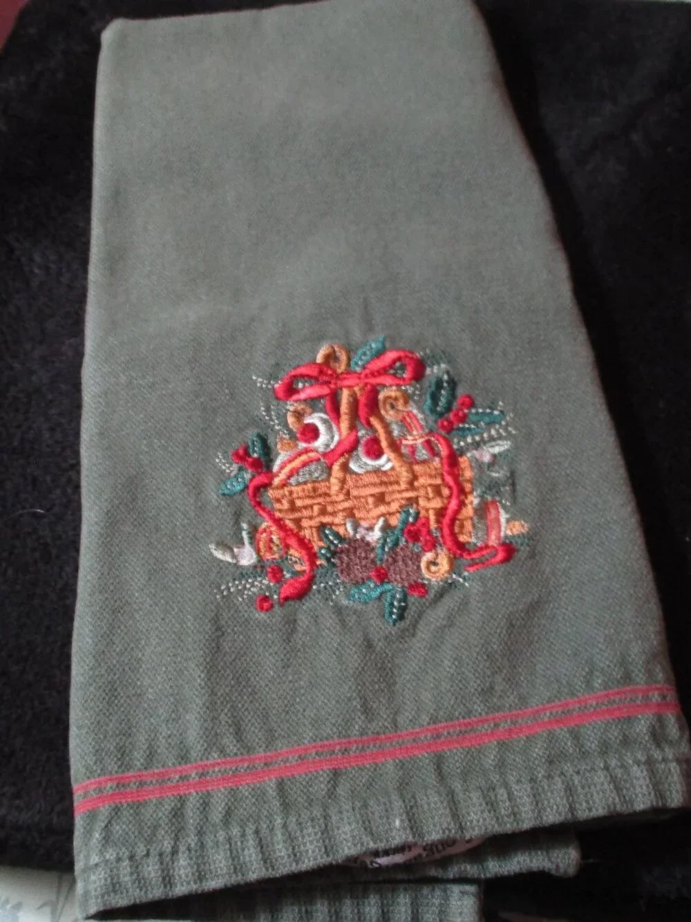 Longaberger Holiday Christmas Embroidered Kitchen Tea Towel